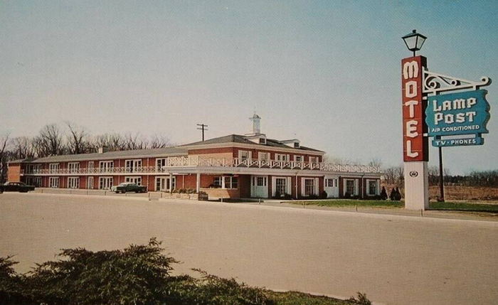 Lamp Post Motel (University Inn) - Old Postcard And Promos